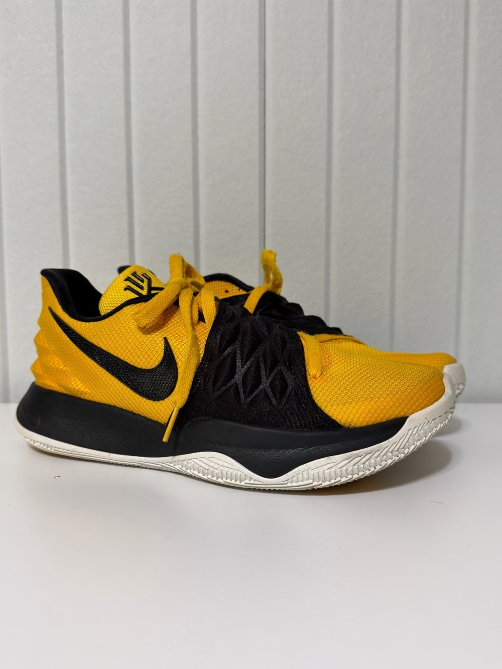 Nike Kyrie Low 1 "Amarillo" Yellow Black - Size 8.5 (Gently Worn)